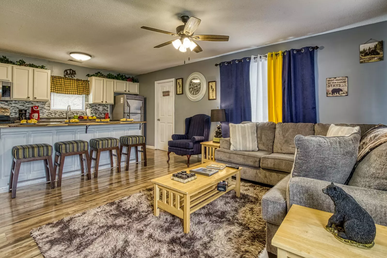 Four Bearoom Cottage living room and kitchen