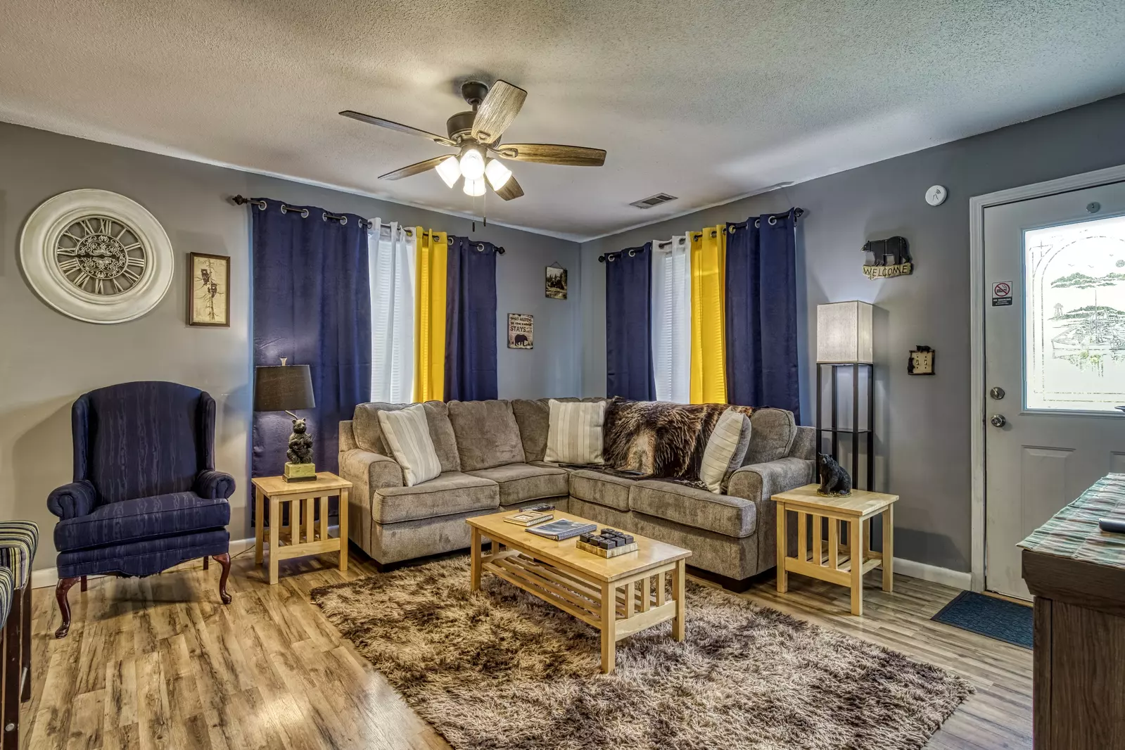 Four Bearoom Cottage living room