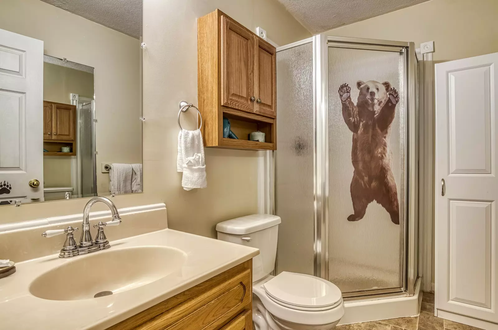 Four Bearoom Cottage bathroom with walk in shower