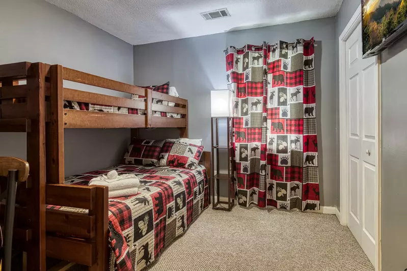 Four Bearoom Cottage twin over full bunk bed