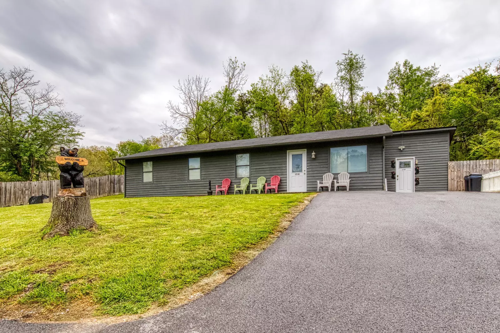 Four Bearoom Cottage parking area