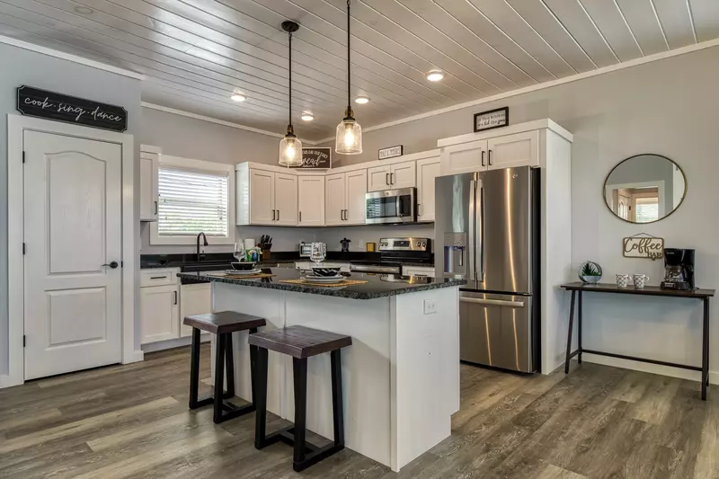 Lake View Therapy kitchen island and fully furnished kitchen