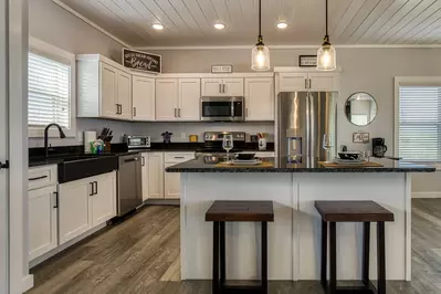 Lake View Therapy kitchen island with bar stools and fully furnished kitchen
