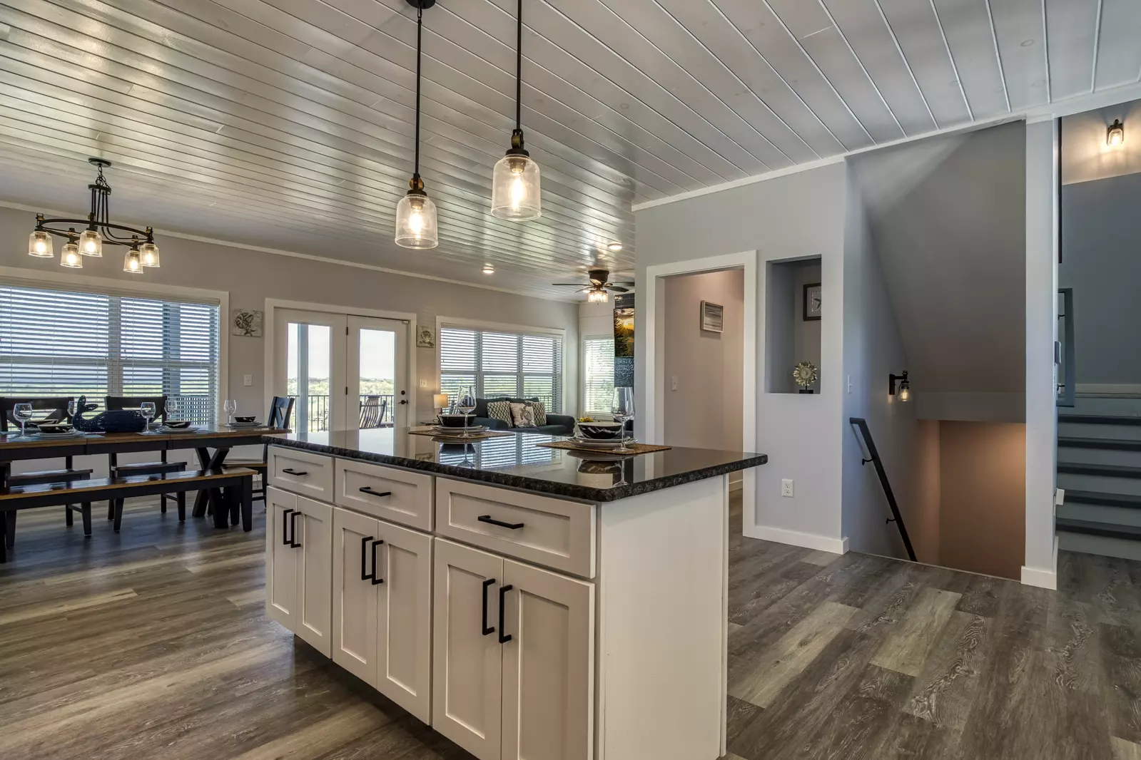 Lake View Therapy kitchen island and dining area