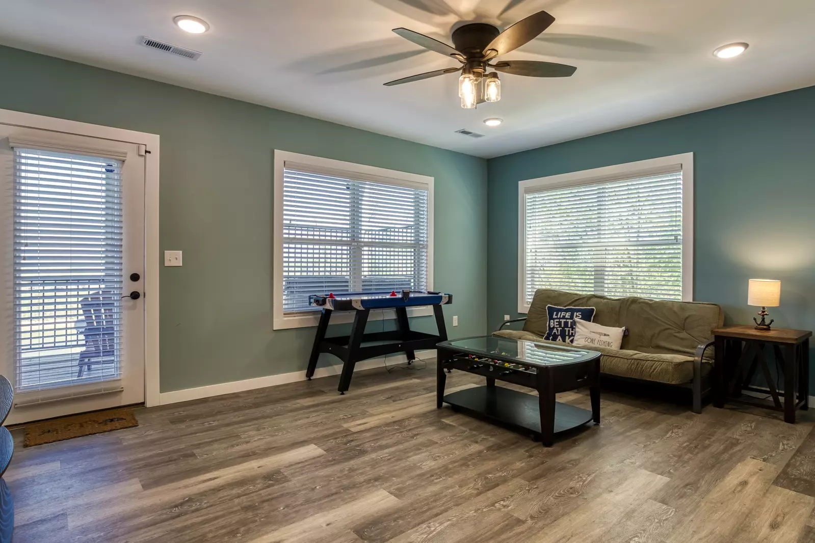 Lake View Therapy lower level sitting area