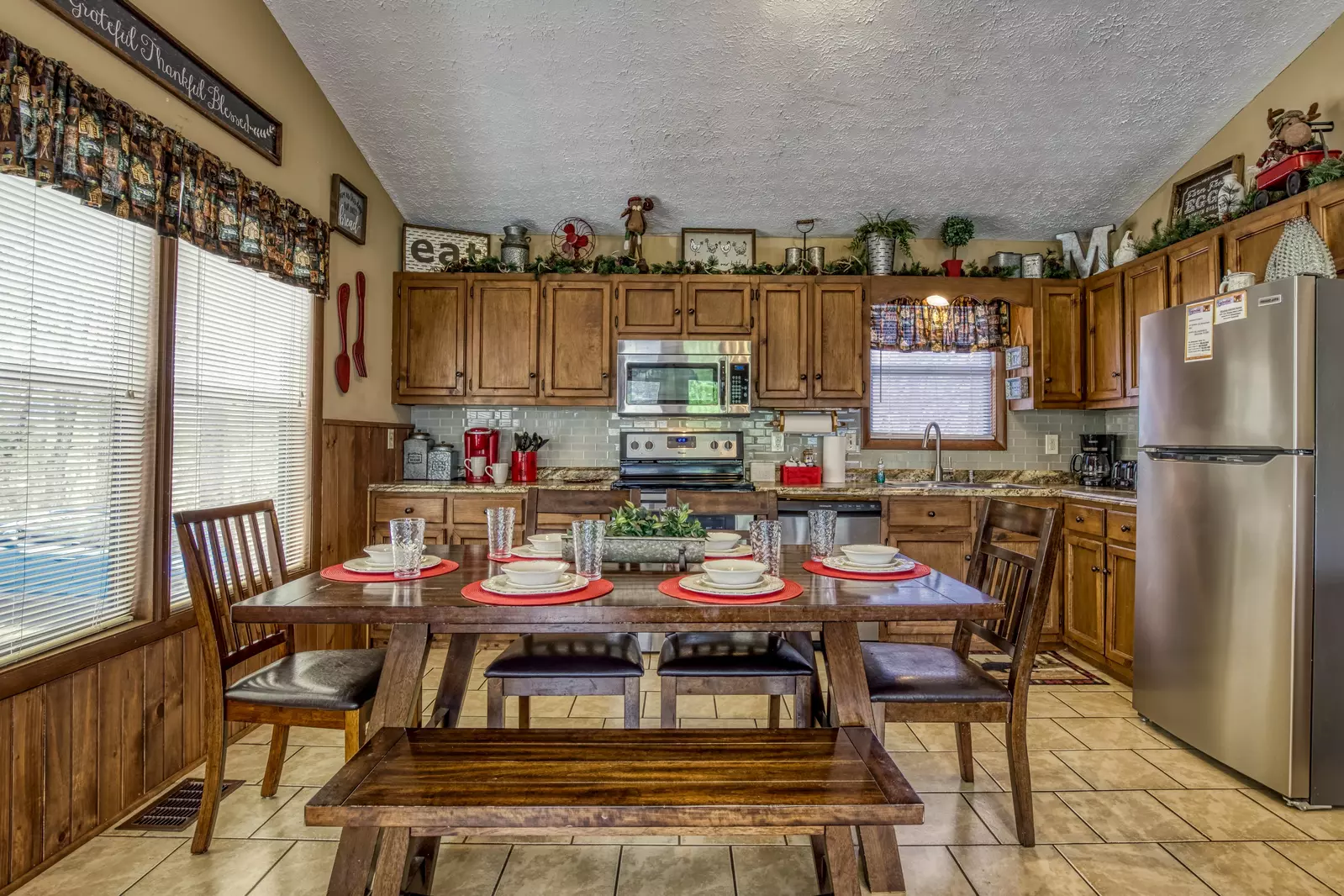 Moose Haven Cabin dining table and fully furnished kitchen
