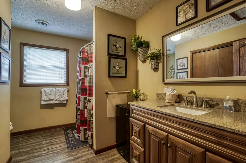 Moose Haven Cabin bathroom two