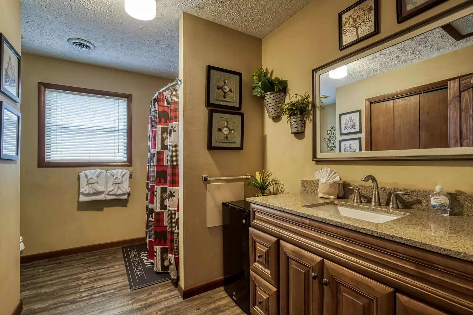 Moose Haven Cabin bathroom two