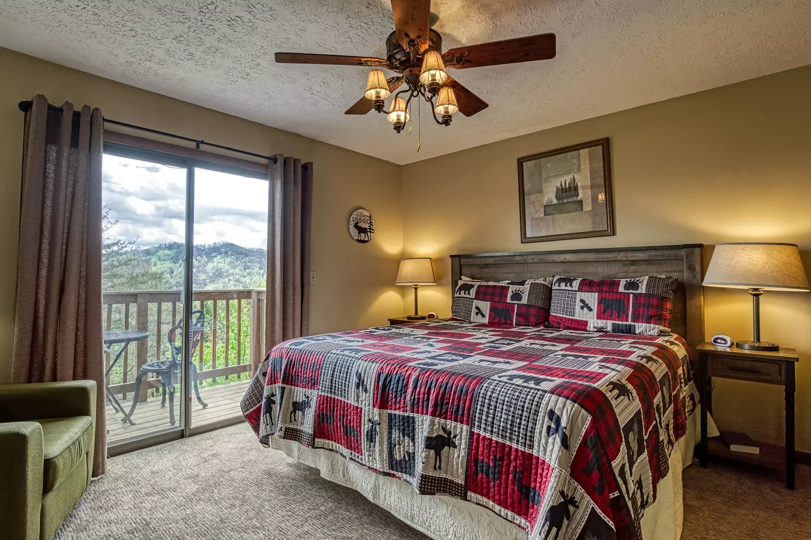 Moose Haven Cabin master bedroom with king size bed