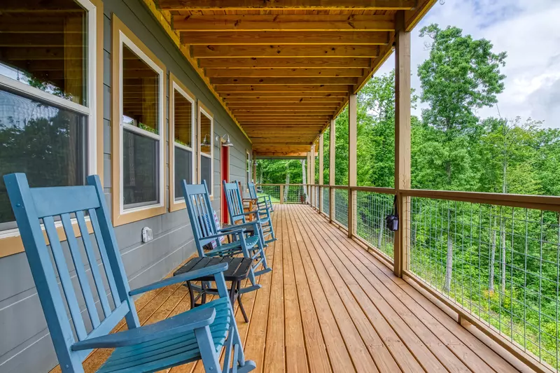 Mountown Moments Vista main level deck with rocking chairs