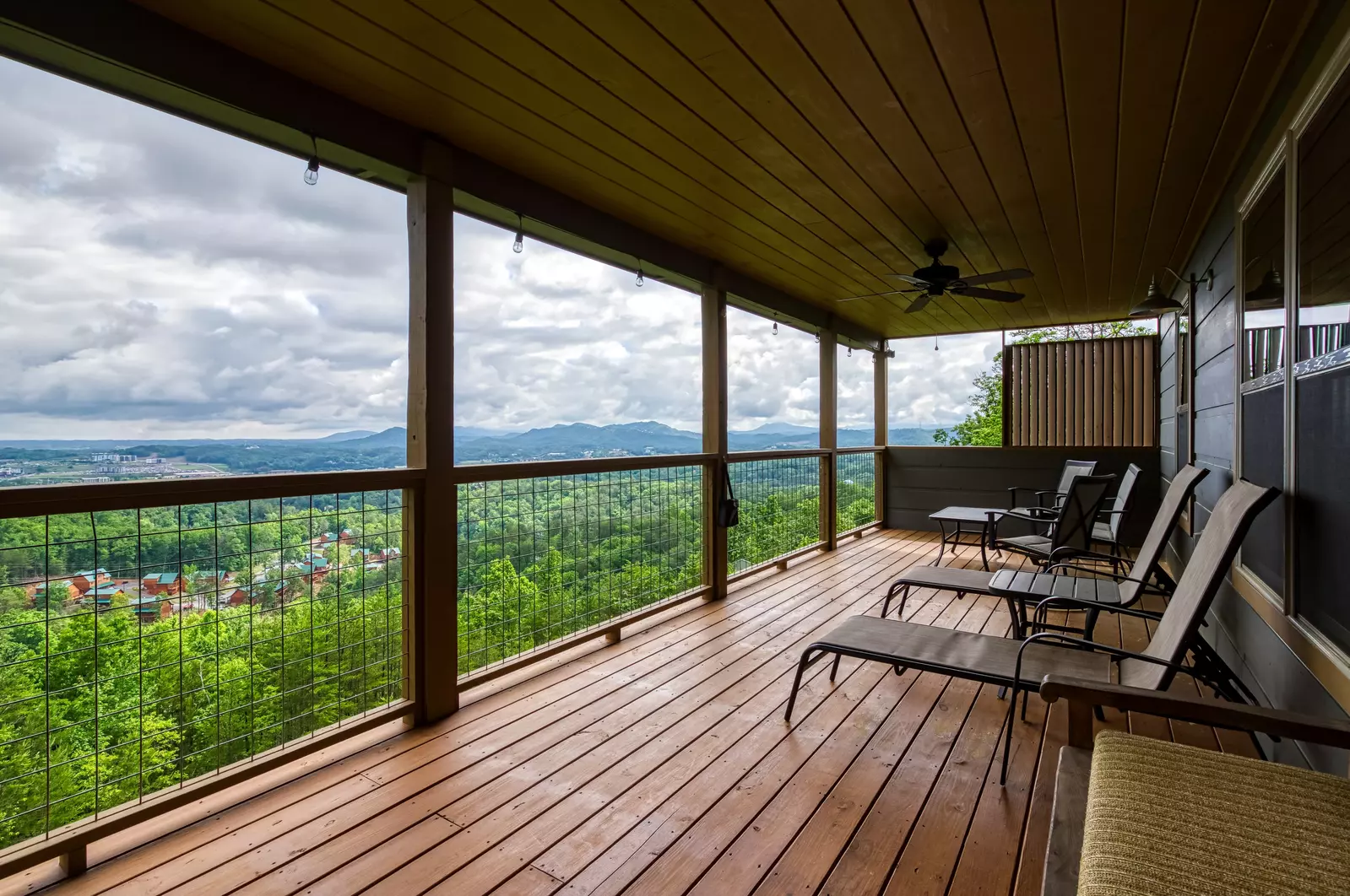 Mountown Moments Vista upper level deck with panoramic mountain views 