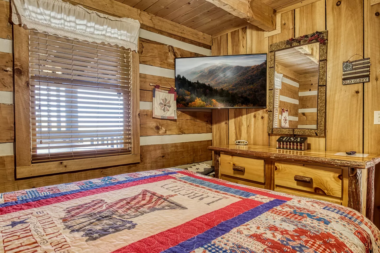 Old Glory main level bedroom with queen size bed