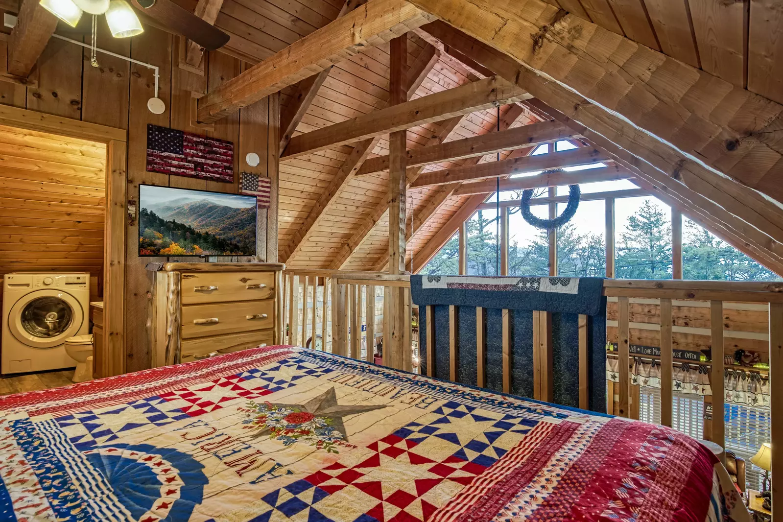 Old Glory loft area bedroom