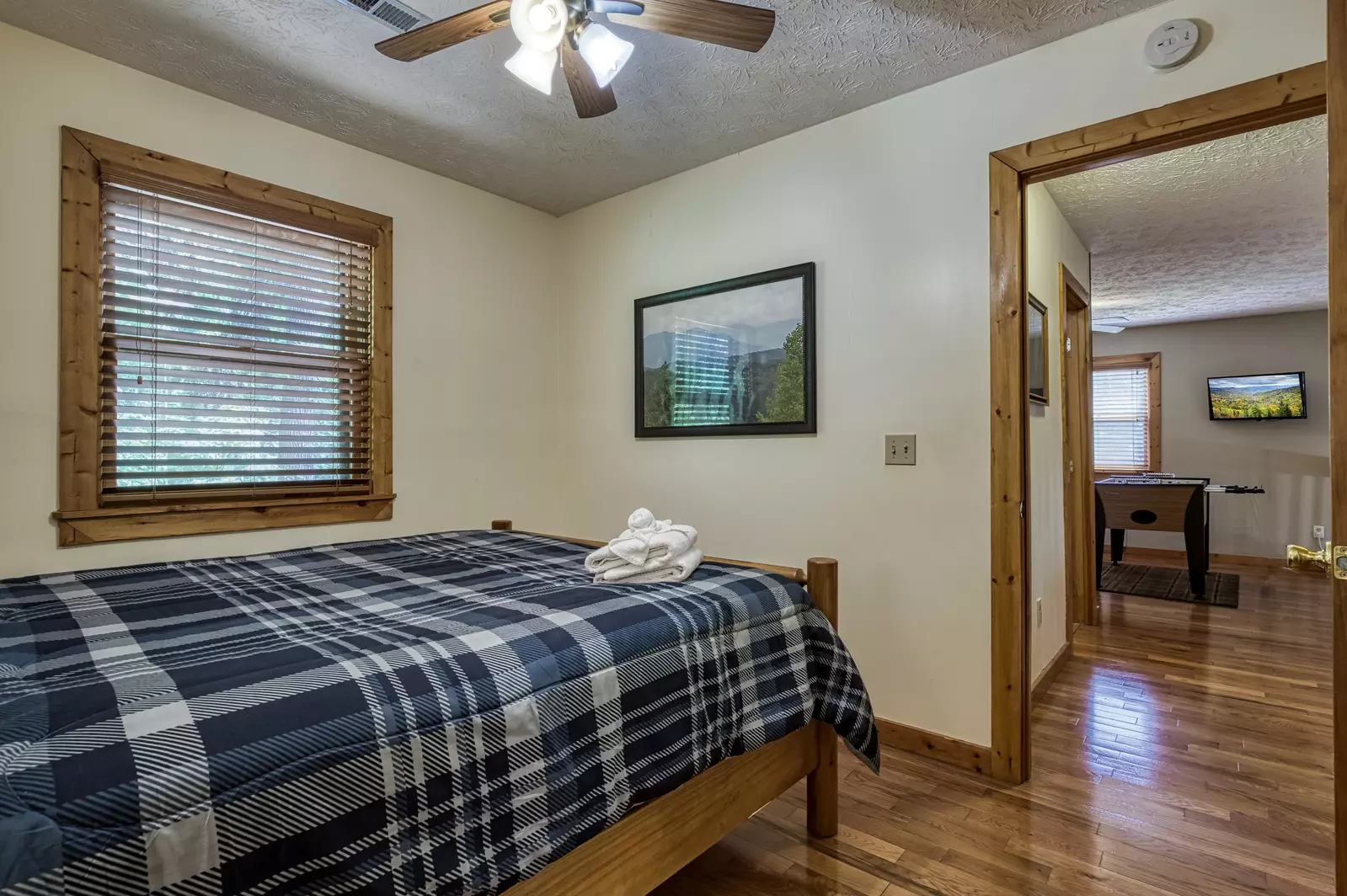 Owl's Nest upper level bedroom with queen size bed