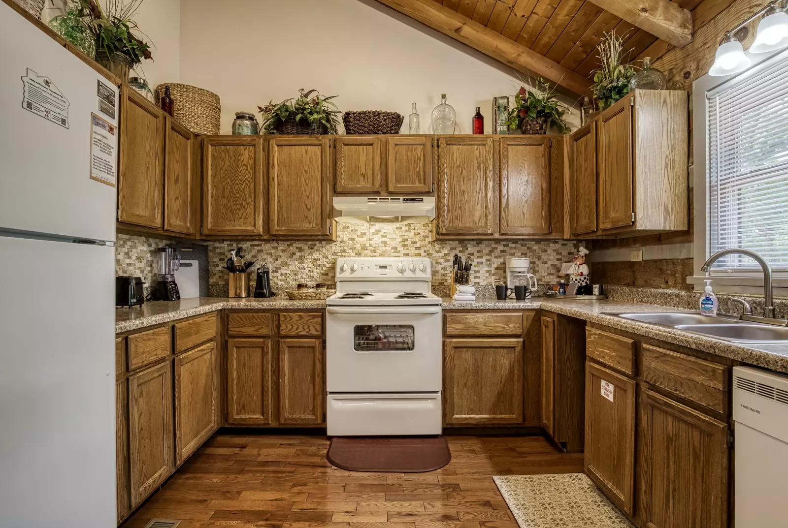 Pleasant View fully furnished kitchen