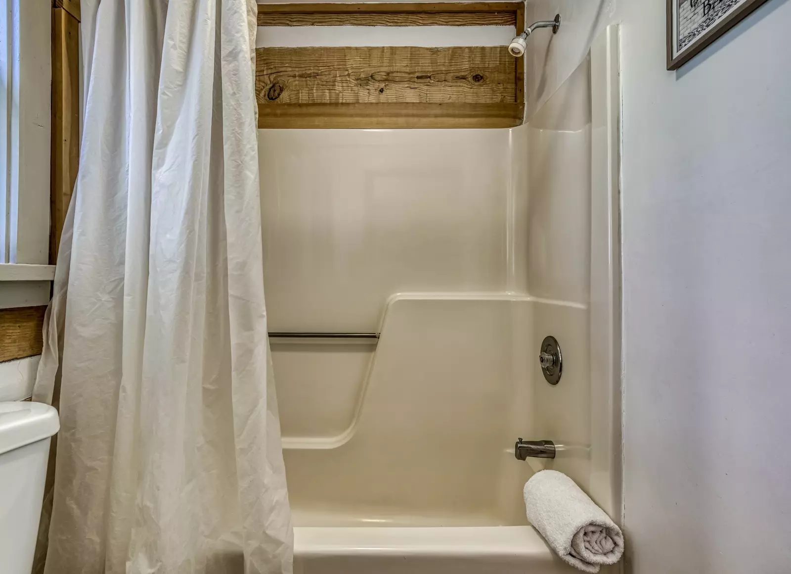Pleasant View bathroom two with tub/shower combo