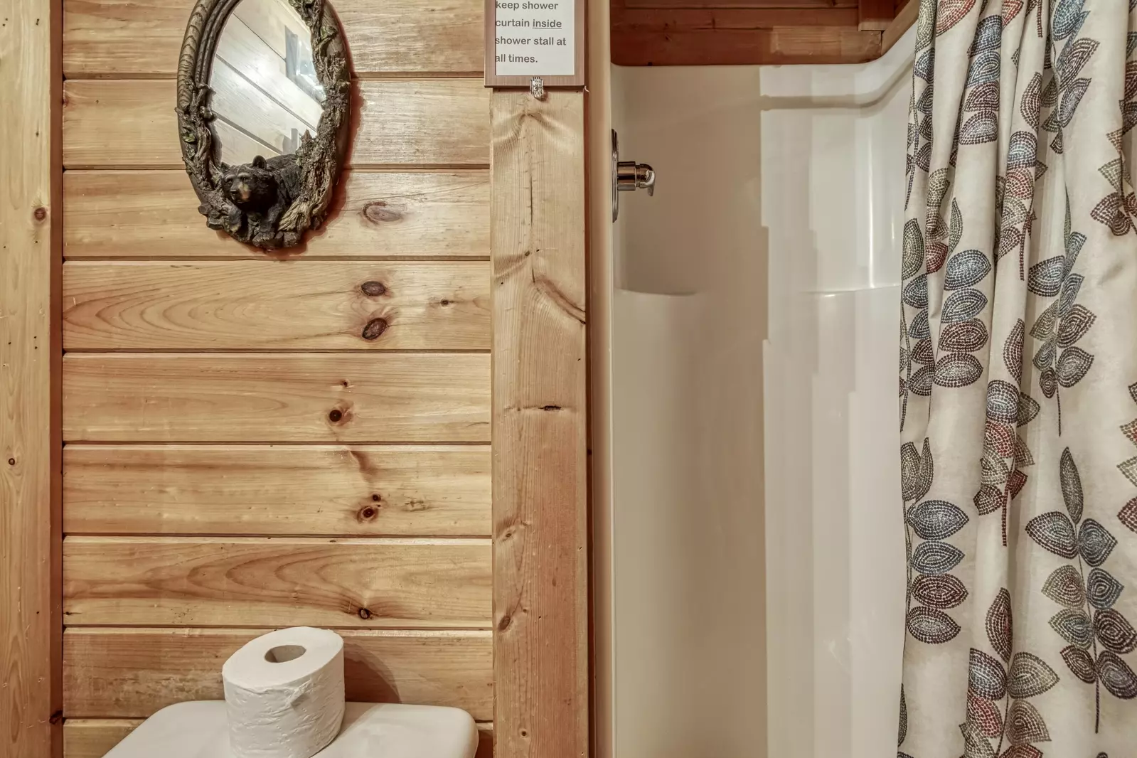 Possum Moon - Upper level bathroom