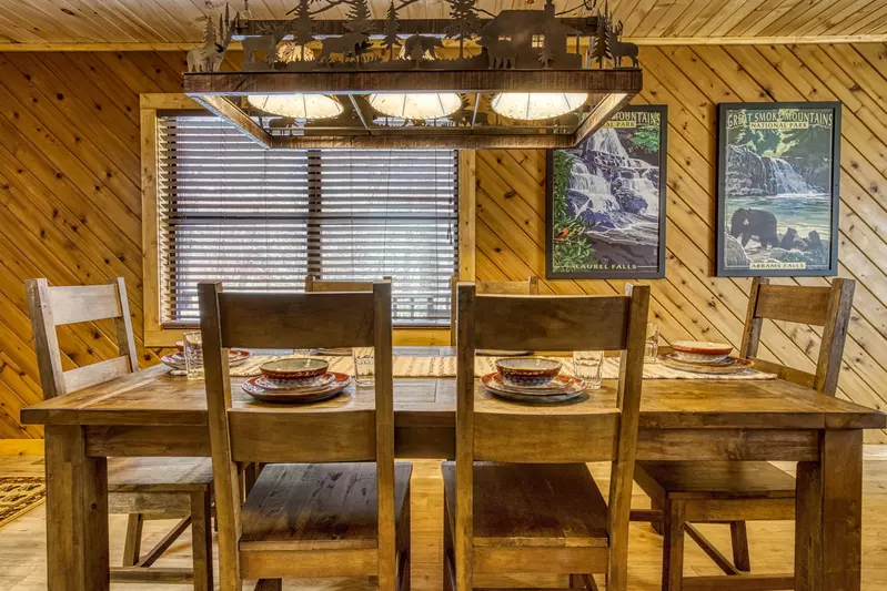 Lakeview dining table