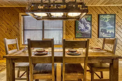 Lakeview dining table