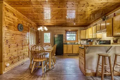 Serenity Ridge - Dining area