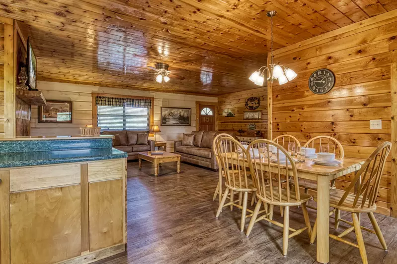 Serenity Ridge - Dining area and living room