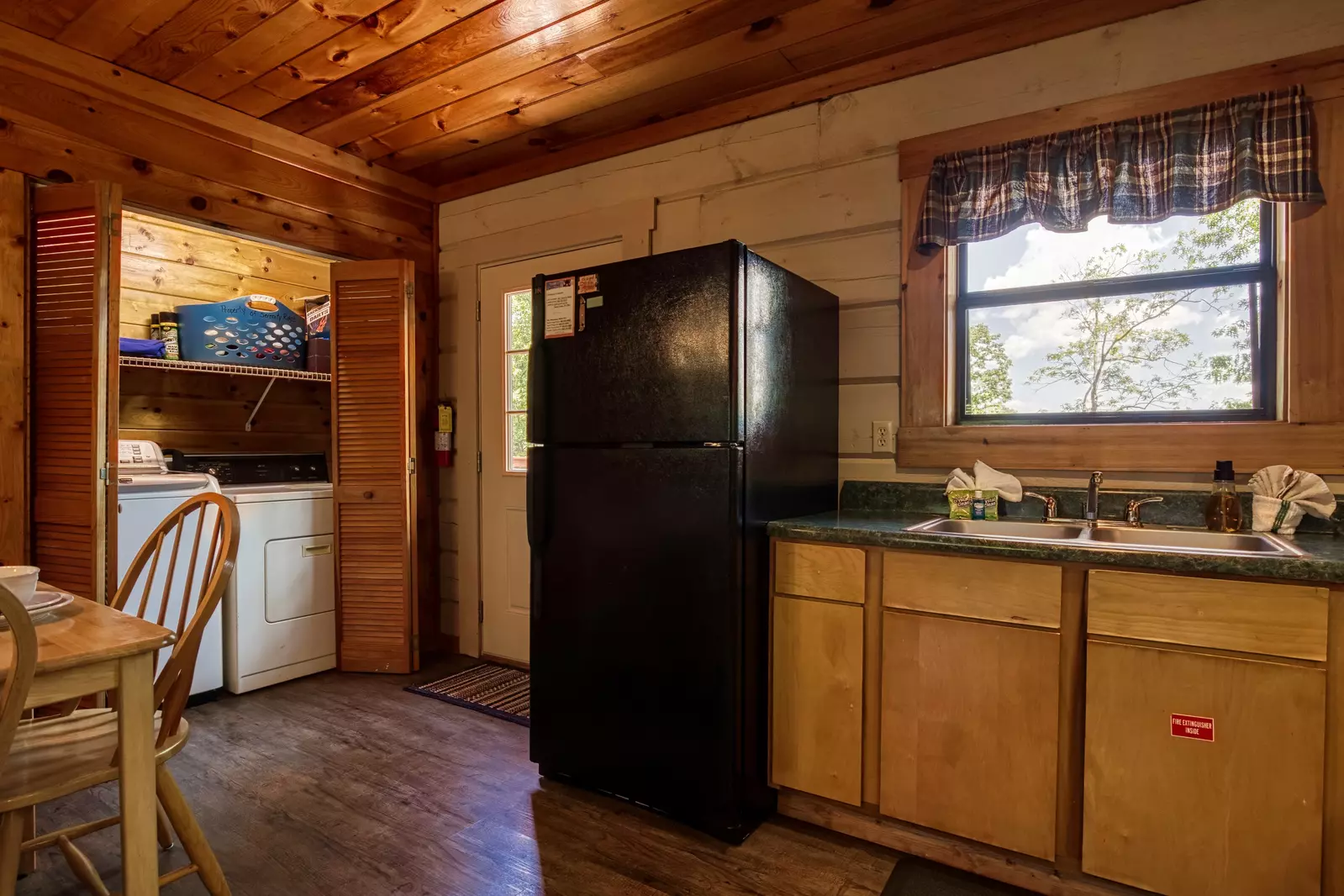 Serenity Ridge - Kitchen and washer and dryer