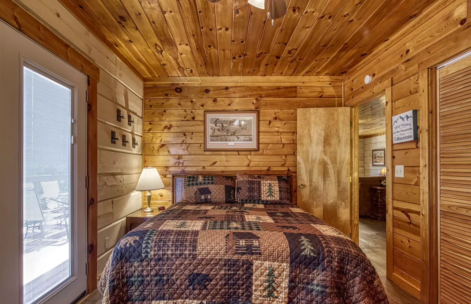 Serenity Ridge - Bedroom 1 with king size bed