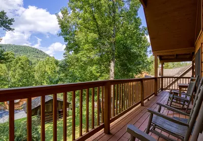 Squirrels Nest covered back deck with rocking chairs