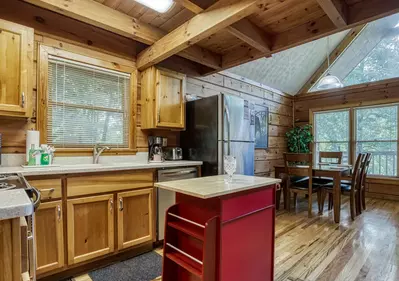 Squirrels Nest kitchen island and dining area