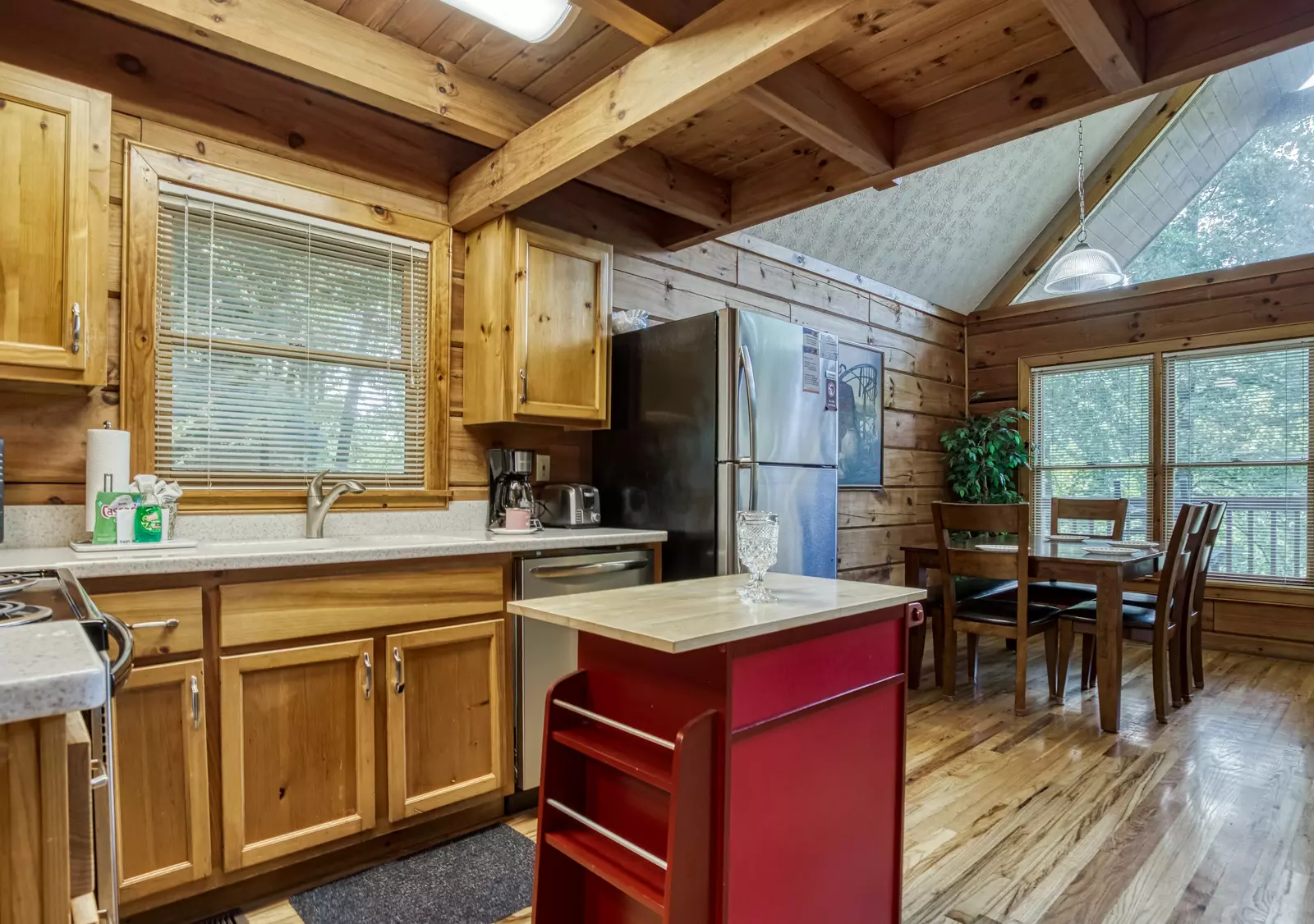 Squirrels Nest kitchen island and dining area
