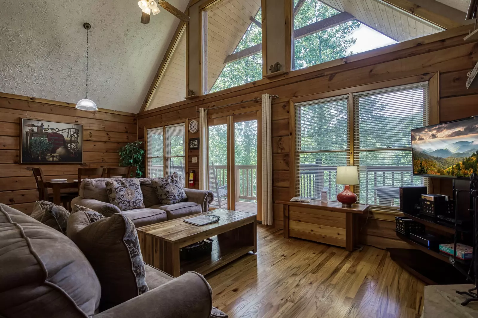 Squirrels Nest living room