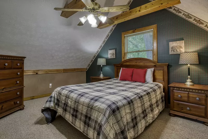 Squirrels Nest loft bedroom with queen size bed