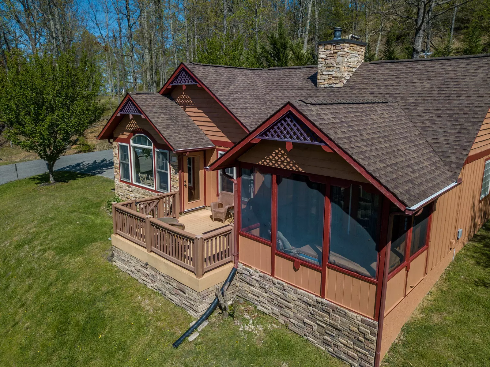 Sunset View Chalet screened in back deck with hot tub