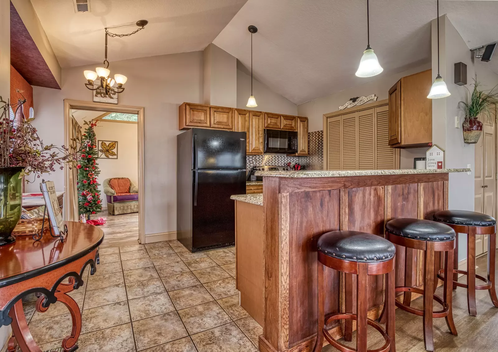 Sunset View Chalet bar top and fully furnished kitchen