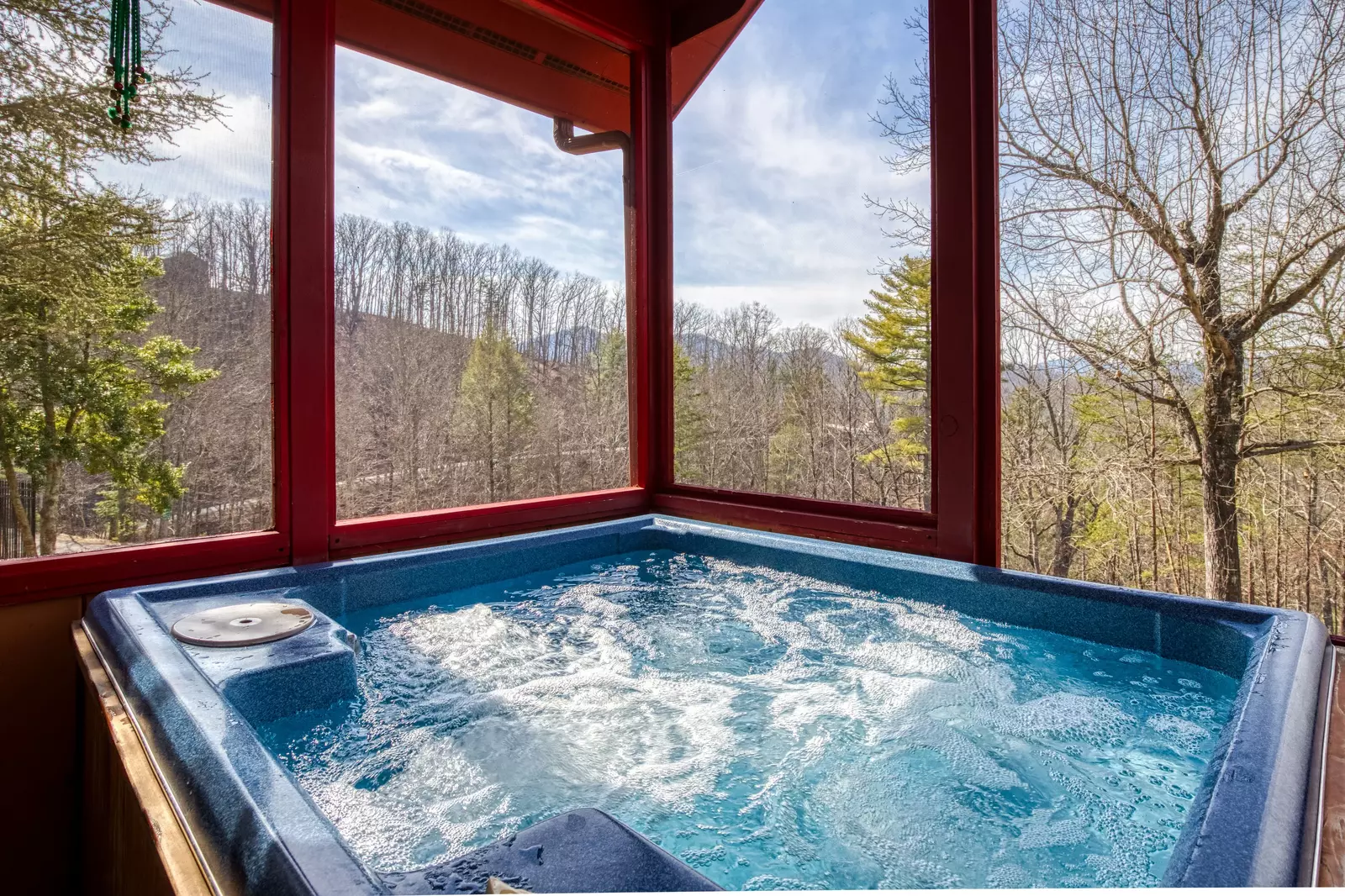 Sunset View Chalet hot tub