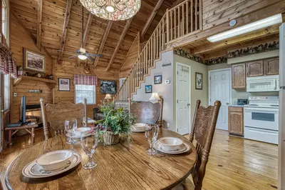 Sweet Mountain Aire - Dining area and kitchen