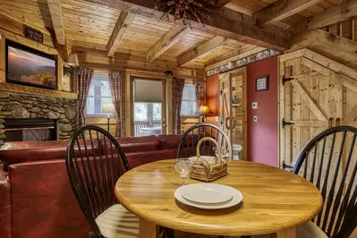 Tennessee Twilight Cabin dining table