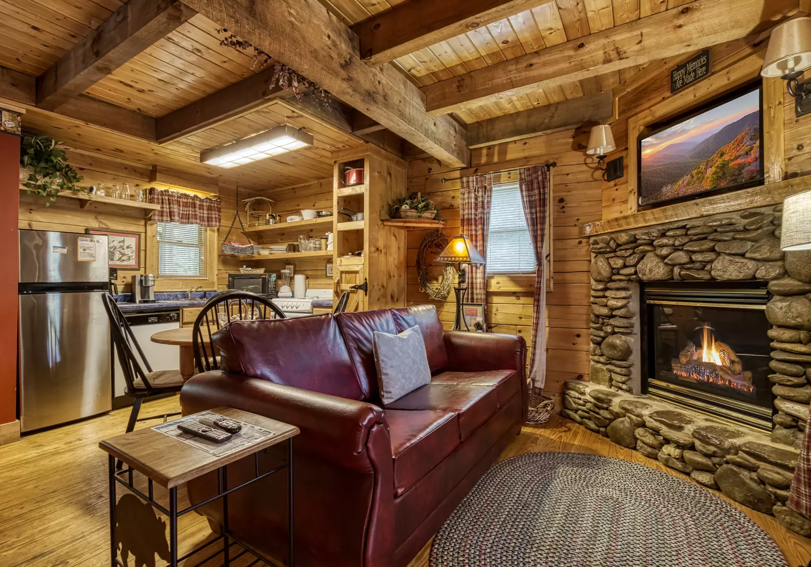Tennessee Twilight Cabin living room with gas fireplace