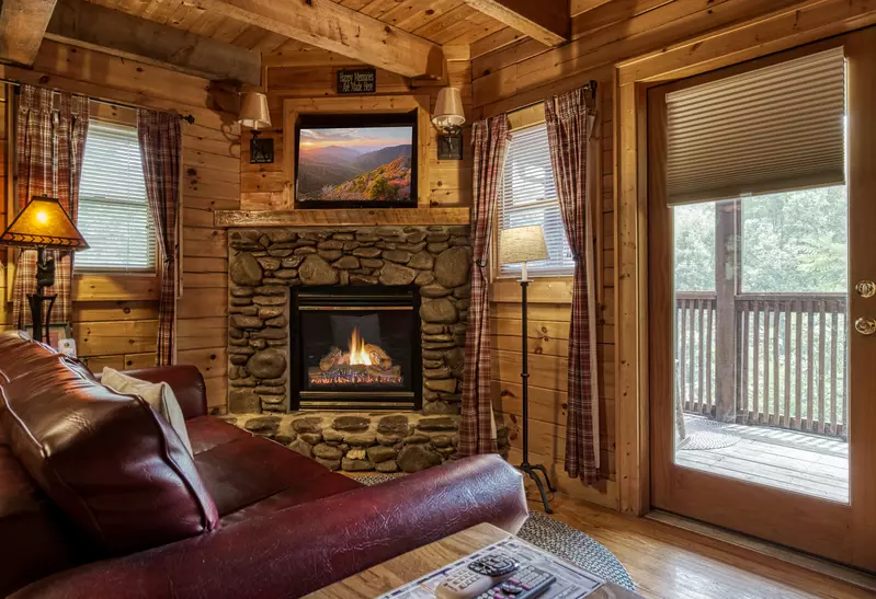 Tennessee Twilight Cabin living room