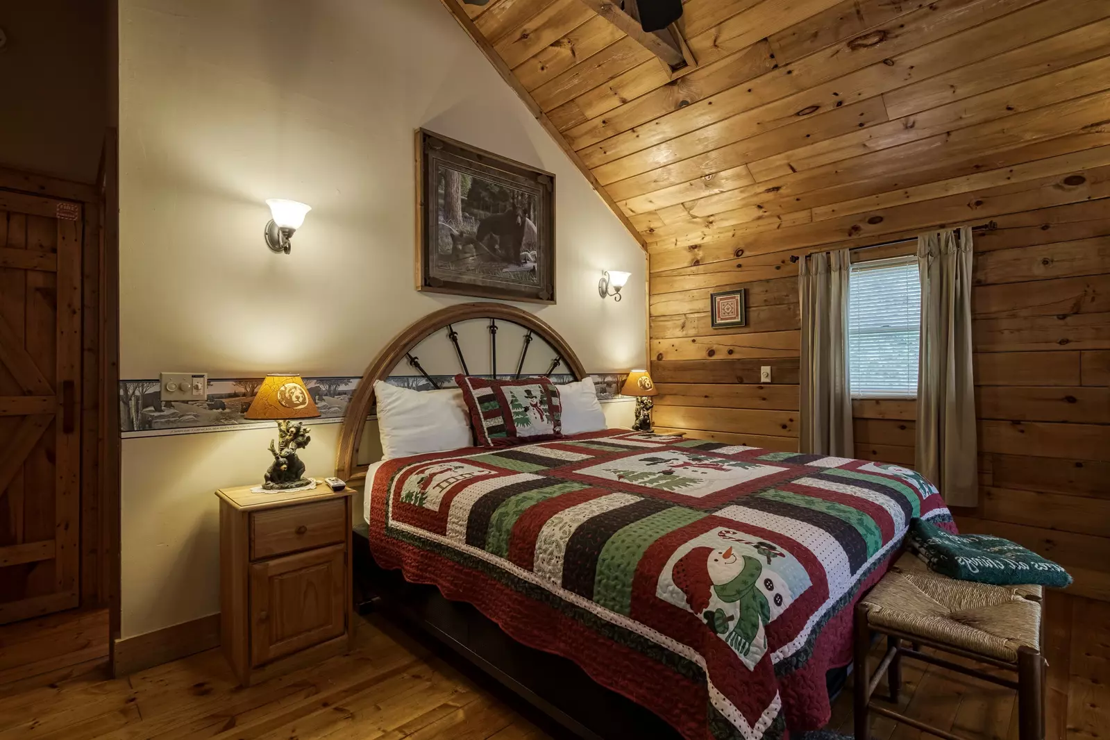 Tennessee Twilight Cabin upper level bedroom with king size bed