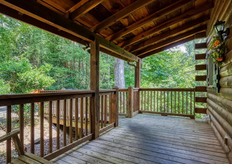 Tennessee Twilight Cabin covered entry deck