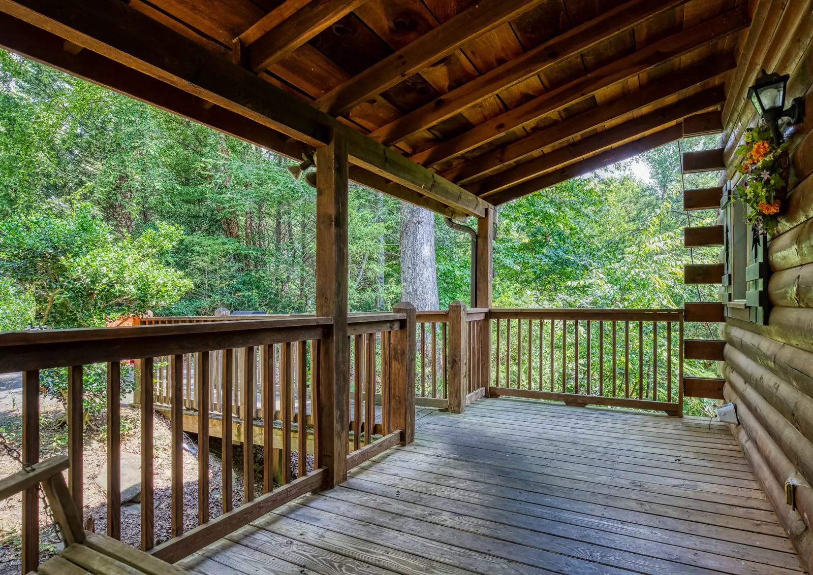 Tennessee Twilight Cabin covered entry deck