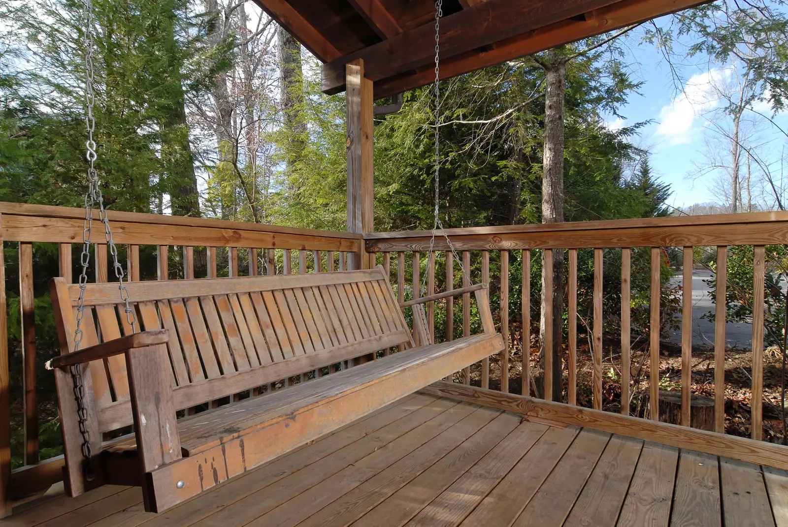 Tennessee Twilight Cabin covered entry deck with swing