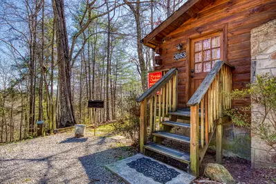 Walden Ridge Retreat entryway