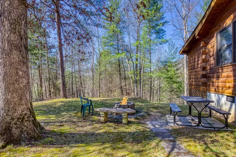 Walden Ridge Retreat outdoor firepit