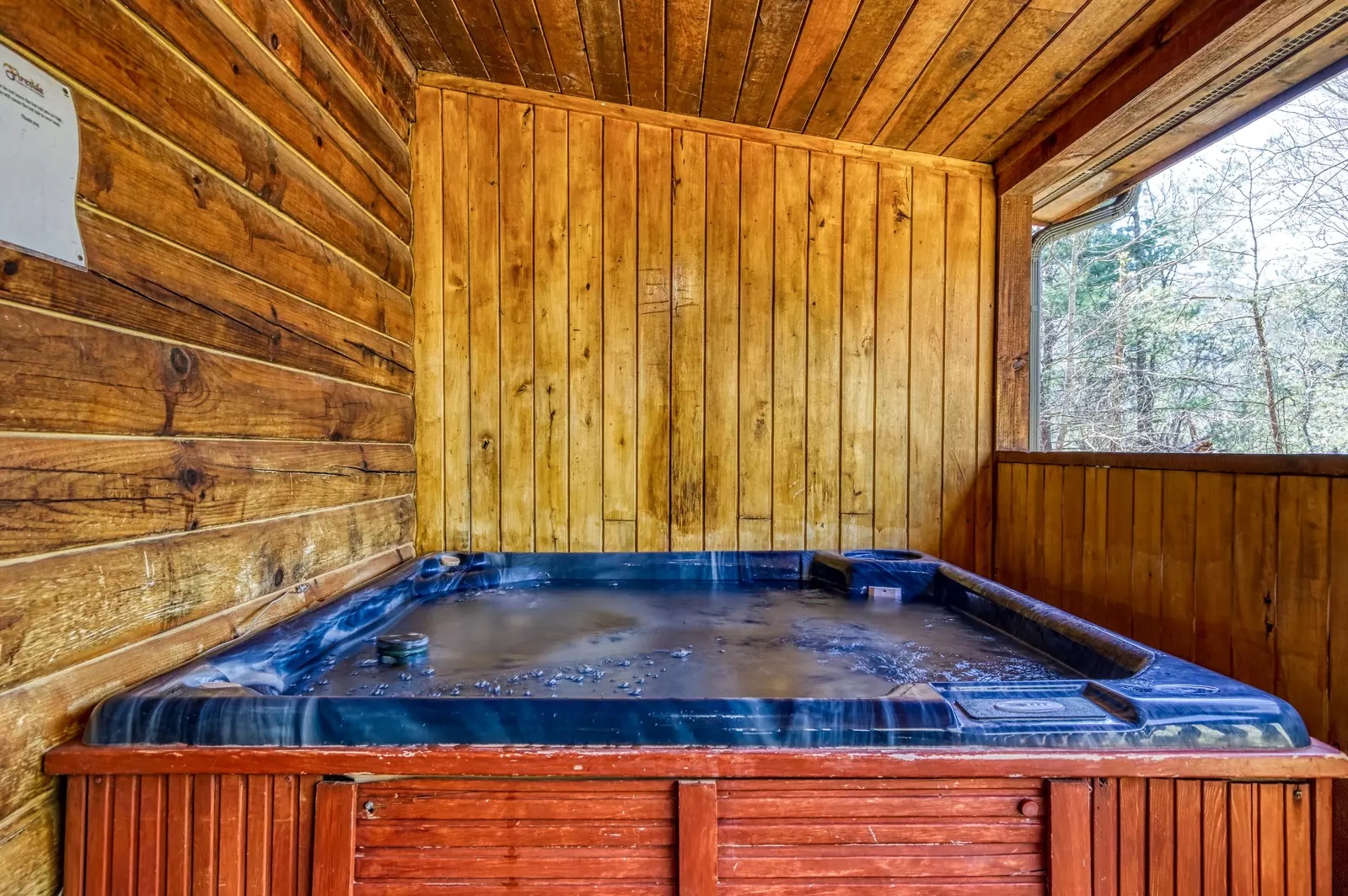 Walden Ridge Retreat hot tub