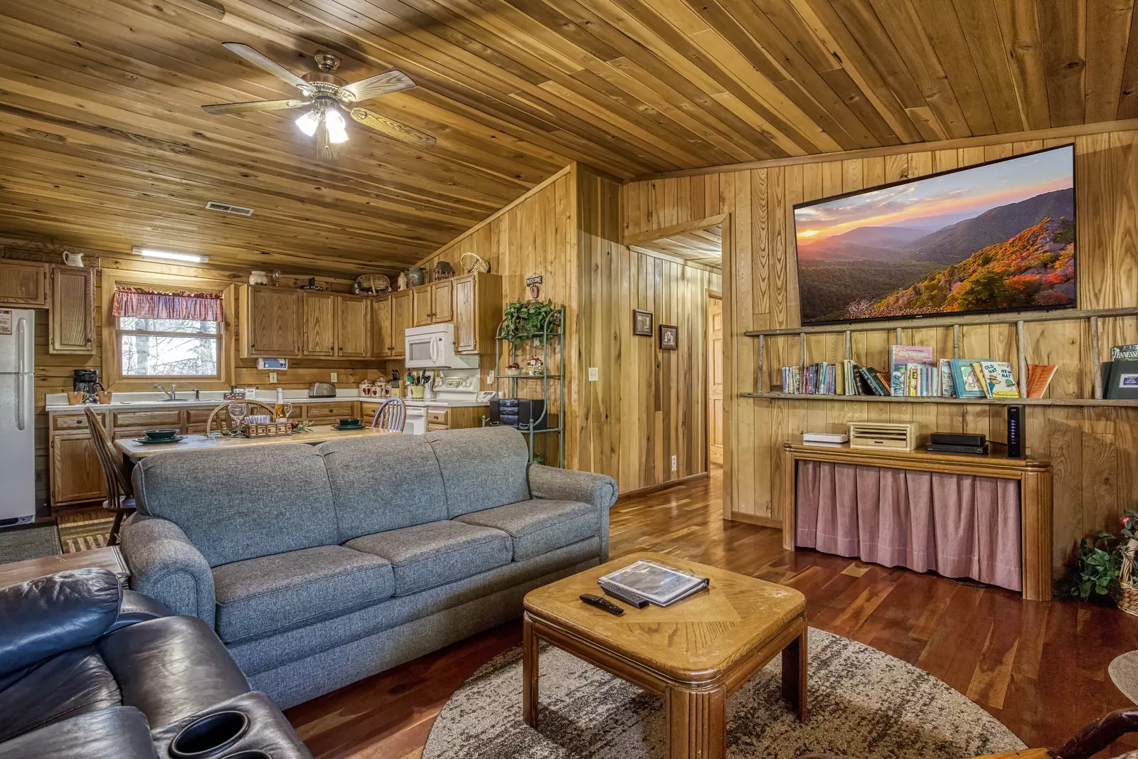 Walden Ridge Retreat living room and kitchen