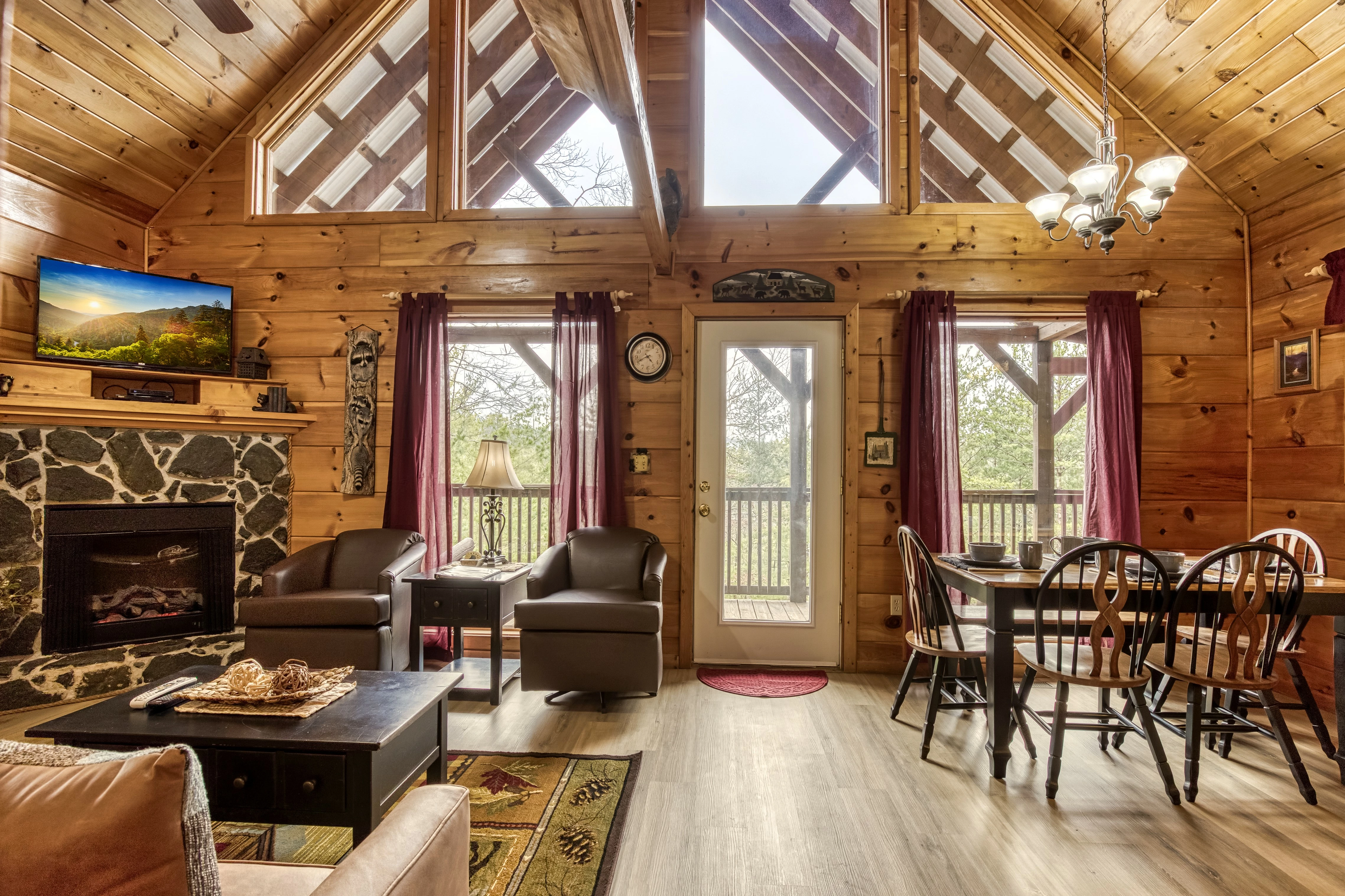 Mountain Breeze - 2 bedroom Cabin in Sevierville - Heartland Cabin