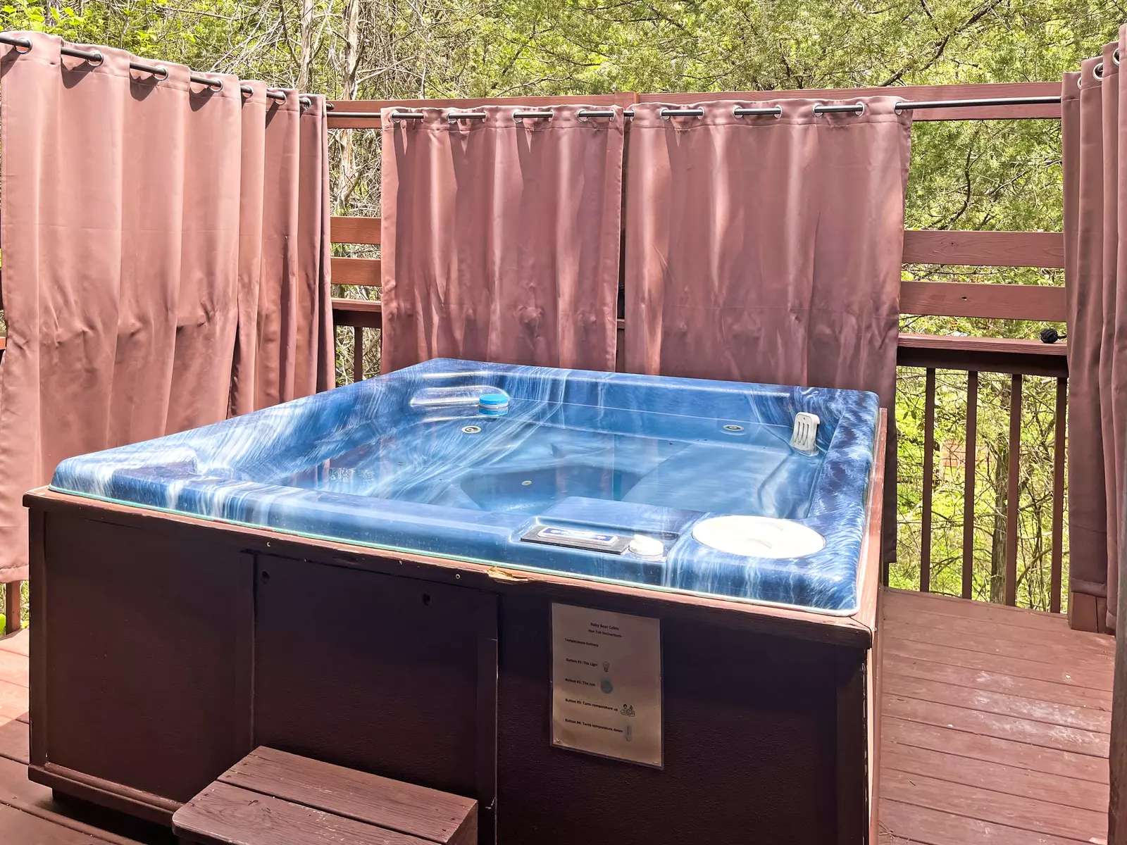 Baby Bear Cabin hot tub