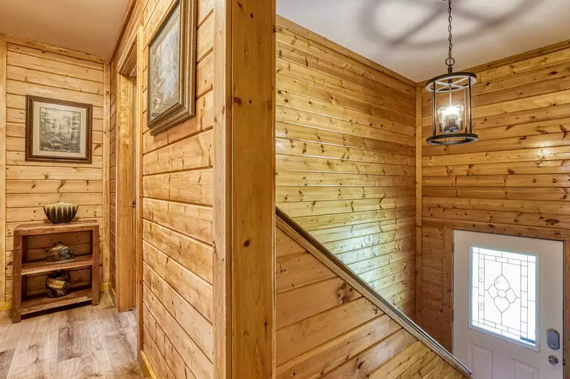 Happy Hollow Hideaway entry area